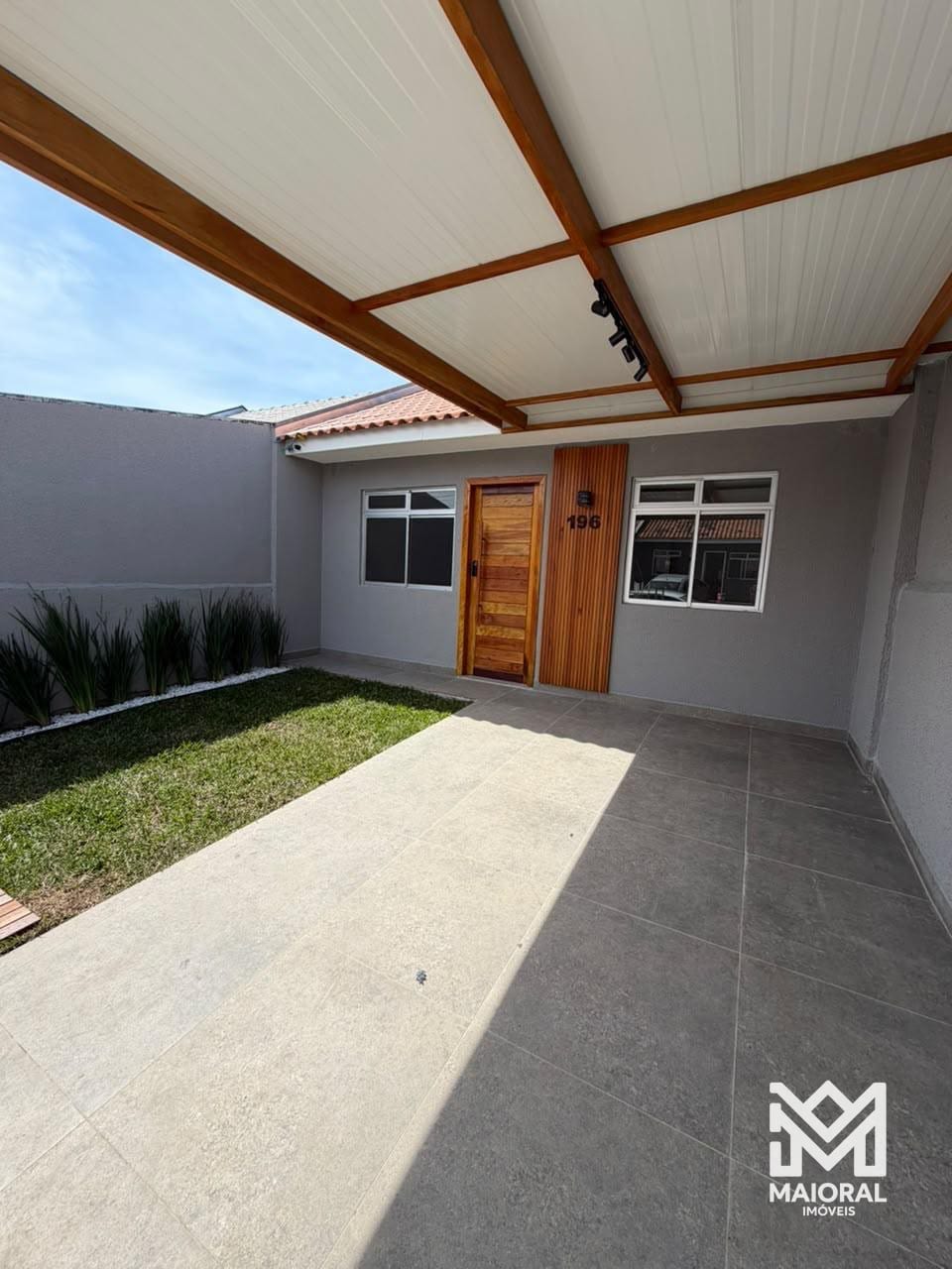 CASA TOTALMENTE REFORMADA NO CONDOMÍNIO MONTE CARLO — FAZENDA RIO GRANDE